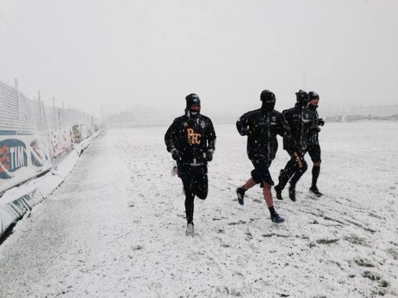 Nevica abbondantemente sul Centro Sportivo di Collecchio. Queste alcune foto che il Parma calcio ha twittato attorno alle 15 di sabato 27 dicembre